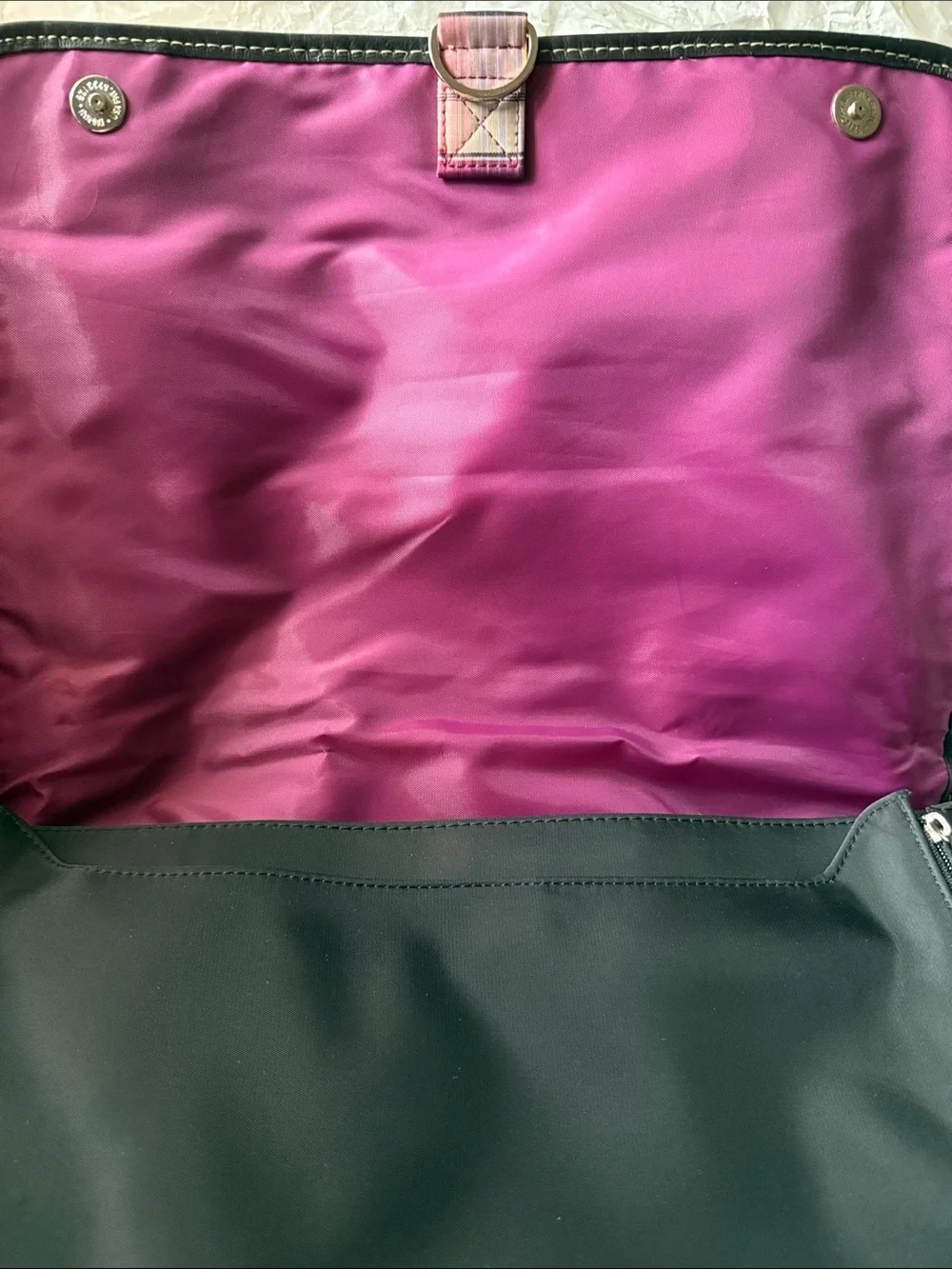 Very gently used Targus Laptop/ Messenger Bag. Pink plaid design.